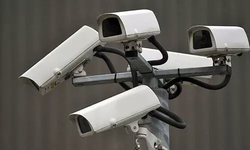 നി​രീ​ക്ഷ​ണ കാ​മ​റ​ക​ൾ ക​ണ്ണ​ട​ച്ചു