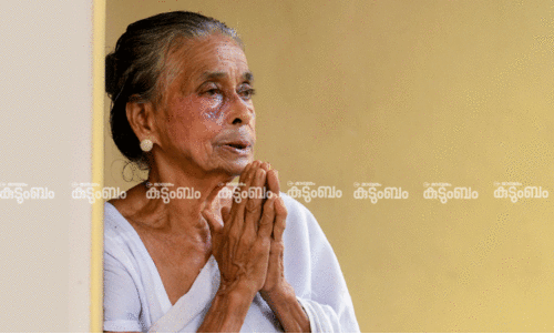 ‘ആ രാത്രി അവർ എന്നെയും കൊന്നു’; പൊലീസ് ഉരുട്ടിക്കൊന്ന ഉദയകുമാറിന്റെ മാതാവ് പ്രഭാവതിയമ്മ മകനെ ഓർക്കുന്നു ‘ആ രാത്രി അവർ എന്നെയും കൊന്നു’; പൊലീസ് ഉരുട്ടിക്കൊന്ന ഉദയകുമാറിന്റെ മാതാവ് പ്രഭാവതിയമ്മ മകനെ ഓർക്കുന്നു