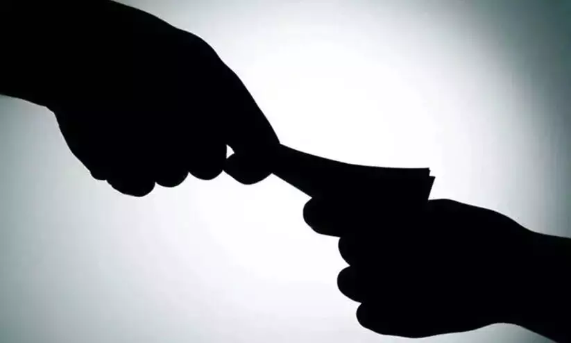 ഉദ്യോഗസ്ഥർക്ക് ആഴ്ചപ്പടി;   ആർ.ടി ഓഫിസിൽ പിടിമുറുക്കി   ഏജന്റുമാർ