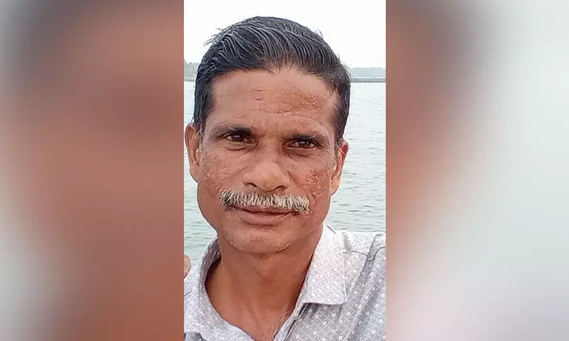 കക്കാ വാരുന്നതിനിടെ വേമ്പനാട്ട് കായലിൽ വള്ളം മുങ്ങി കാണാതായ മത്സ്യത്തൊഴിലാളിയുടെ മൃതദേഹം കിട്ടി