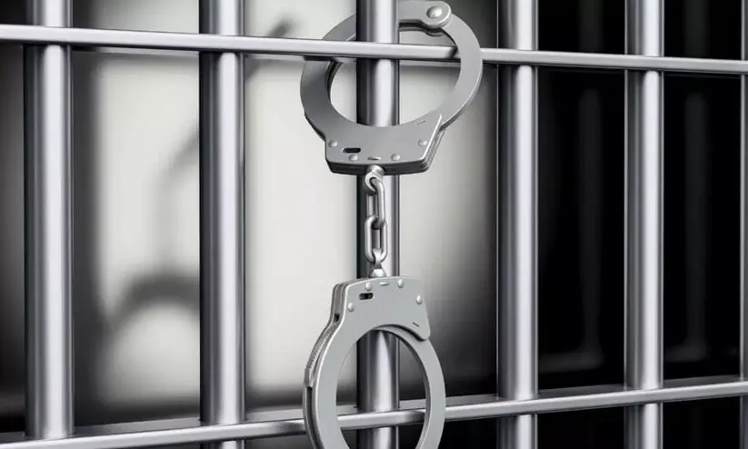 ‘അനിയൻ ബൈക്കോടിക്കും, ചേച്ചി മാല തട്ടിപ്പറിക്കും‘; സ്വർണമാല കവർച്ച പതിവാക്കിയ ‘ബണ്ടി ഔർ ബബ്ലി’ സഹോദരങ്ങൾ പിടിയിൽ ‘അനിയൻ ബൈക്കോടിക്കും, ചേച്ചി മാല തട്ടിപ്പറിക്കും‘; സ്വർണമാല കവർച്ച പതിവാക്കിയ ‘ബണ്ടി ഔർ ബബ്ലി’ സഹോദരങ്ങൾ പിടിയിൽ