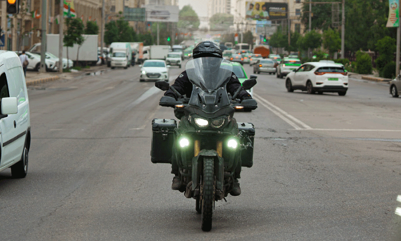 ദുബൈയിൽനിന്ന് ഏഴു രാജ്യങ്ങൾ താണ്ടി കണ്ണൂരിലേക്ക് ഒരു ബൈക്ക് റൈഡ്; സ്വപ്നസഞ്ചാരത്തിന്റെ കഥ പറയുകയാണ് മഹ്ഫൂസ് ദുബൈയിൽനിന്ന് ഏഴു രാജ്യങ്ങൾ താണ്ടി കണ്ണൂരിലേക്ക് ഒരു ബൈക്ക് റൈഡ്; സ്വപ്നസഞ്ചാരത്തിന്റെ കഥ പറയുകയാണ് മഹ്ഫൂസ്