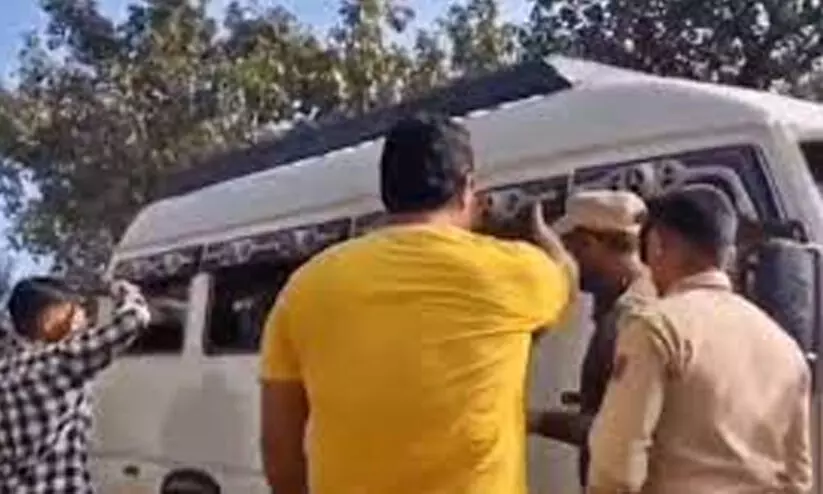 വീണ്ടും ക്രൈസ്തവ പുരോഹിതർക്ക് മർദനം; മതംമാറ്റത്തിന് കേസുമെടുത്തു വീണ്ടും ക്രൈസ്തവ പുരോഹിതർക്ക് മർദനം; മതംമാറ്റത്തിന് കേസുമെടുത്തു