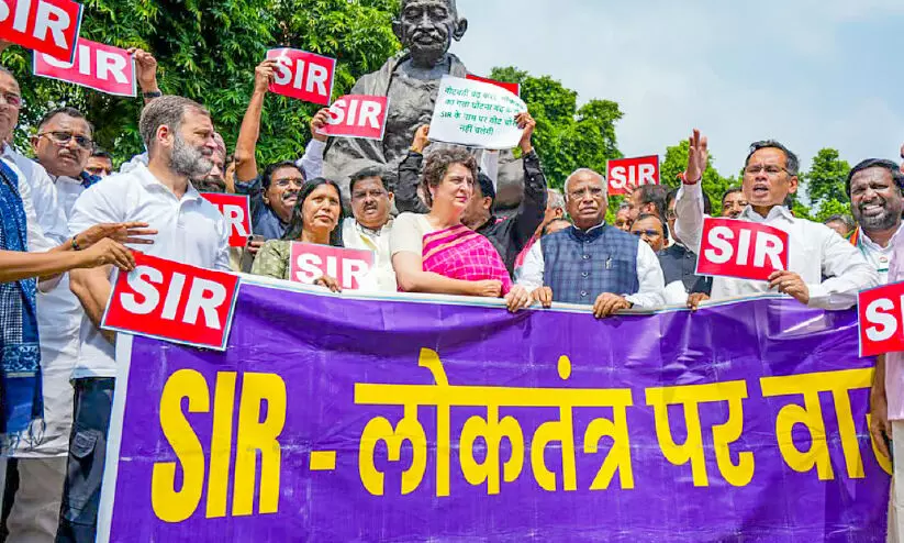 എസ്.ഐ.ആർ: പ്രവാസി വോട്ടർമാരുടെ ആശങ്കകൾ എസ്.ഐ.ആർ: പ്രവാസി വോട്ടർമാരുടെ ആശങ്കകൾ