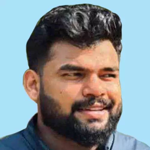 കാറിന് തീപിടിച്ച് പൊള്ളലേറ്റ യുവാവ് ചികിത്സയിലിരിക്കെ മരിച്ചു