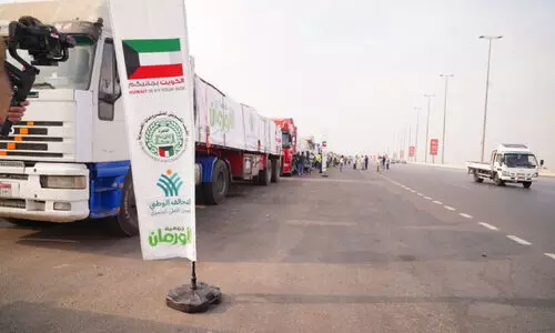 ഭ​ക്ഷ​ണ​വും അ​വ​ശ്യ​വ​സ്തു​ക്ക​ളും; ഗ​സ്സ​യി​ലേ​ക്ക് സ​ഹാ​യ​വ​സ്തു​ക്ക​ളു​മാ​യി കു​വൈ​ത്ത് ട്ര​ക്കു​ക​ൾ