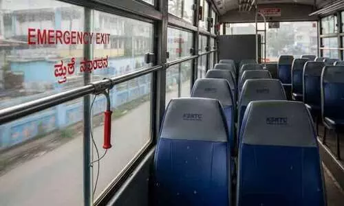 ബ​സു​ക​ളി​ൽ അ​ടി​യ​ന്ത​ര എ​ക്സി​റ്റ് വേ​ണം -മ​ന്ത്രി