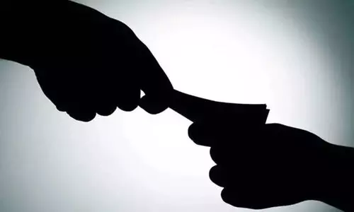 ഉദ്യോഗസ്ഥർക്ക് ആഴ്ചപ്പടി;   ആർ.ടി ഓഫിസിൽ പിടിമുറുക്കി   ഏജന്റുമാർ