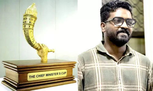 വിജയകാഹളം എന്ന വാക്കിൽ അഖിലേഷ് തലപുകച്ചപ്പോൾ ലഭിച്ചത് മനോഹരമായ സ്വർണക്കപ്പ്