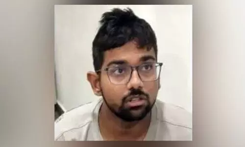 കൂടെ താമസിച്ചവരുടെ ഫോണും ലാപ്പും കൈക്കലാക്കി കോടികളുടെ ഓൺലൈൻ തട്ടിപ്പ്; 13 സംസ്ഥാനങ്ങളിൽ പൊലീസ് വലവിരിച്ച കുറ്റവാളി പിടിയിലായത് ആലുവയിൽ