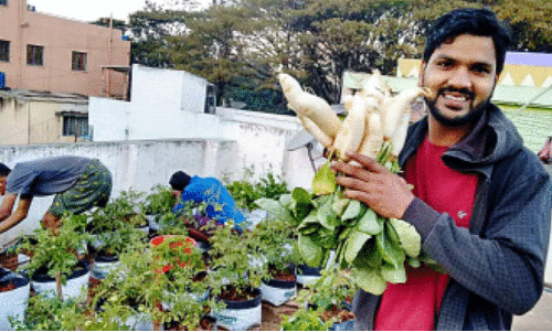 ഒരു തൂവലിന്‍റെ പോലും തണലില്ലാത്ത മൊട്ടക്കുന്നിനെ സ്വർഗഭൂമിയാക്കി തുടക്കം; ഇന്ന് ബംഗളൂരു നഗരവാസികൾ വാരാന്ത്യം ആസ്വദിക്കുന്ന 500 ഏക്കറിലധികം ഭക്ഷ‍്യവനം ഒരുക്കിയ മലയാളിയെക്കുറിച്ചറിയാം