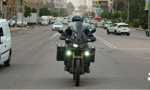 ദുബൈയിൽനിന്ന് ഏഴു രാജ്യങ്ങൾ താണ്ടി കണ്ണൂരിലേക്ക് ഒരു ബൈക്ക് റൈഡ്; സ്വപ്നസഞ്ചാരത്തിന്റെ കഥ പറയുകയാണ് മഹ്ഫൂസ് ദുബൈയിൽനിന്ന് ഏഴു രാജ്യങ്ങൾ താണ്ടി കണ്ണൂരിലേക്ക് ഒരു ബൈക്ക് റൈഡ്; സ്വപ്നസഞ്ചാരത്തിന്റെ കഥ പറയുകയാണ് മഹ്ഫൂസ്