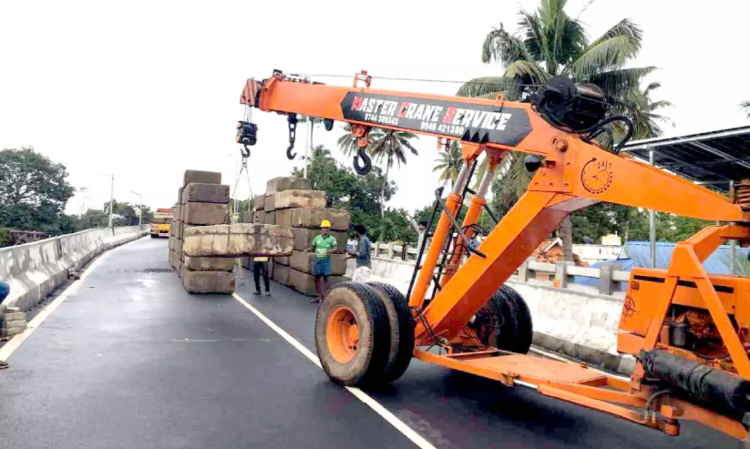 ചിറയിന്‍കീഴ് റെയില്‍വെ മേൽപാലത്തില്‍ ഭാരപരിശോധന