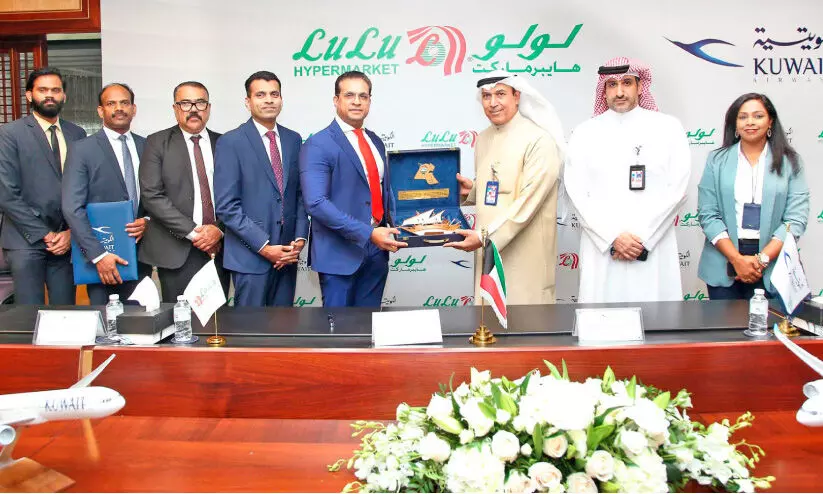 ഉപഭോക്താക്കൾക്കും യാത്രക്കാർക്കും ഗുണപരം; ലുലു ഹൈപ്പർമാർക്കറ്റും കുവൈത്ത് എയർവെസും ധാരണപത്രത്തിൽ ഒപ്പുവച്ചു ഉപഭോക്താക്കൾക്കും യാത്രക്കാർക്കും ഗുണപരം; ലുലു ഹൈപ്പർമാർക്കറ്റും കുവൈത്ത് എയർവെസും ധാരണപത്രത്തിൽ ഒപ്പുവച്ചു