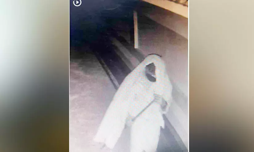 മ​യു​രേ​ശ്വ​ര​പു​രം ക്ഷേ​ത്ര​ഭ​ണ്ഡാ​ര​ങ്ങ​ൾ ക​വ​ർ​ന്നു