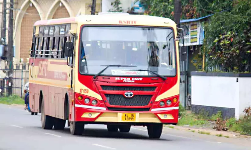 പ്രീ​മി​യം സൂ​പ്പ​ർ ഫാ​സ്റ്റു​ക​ൾ; സ്റ്റോ​പ്പ് കു​റ​ച്ചും നി​ര​ക്ക് കൂ​ട്ടി​യും തി​രൂ​ർ വ​ഴി ഓ​ടി​ത്തു​ട​ങ്ങി