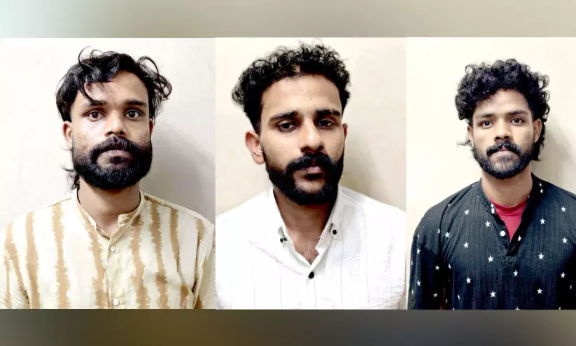 എം.ഡി.എം.എ പിടികൂടി എന്നു പറഞ്ഞ് കാറുടമയുടെ പണം തട്ടി; പ്രതികൾ അറസ്റ്റിൽ എം.ഡി.എം.എ പിടികൂടി എന്നു പറഞ്ഞ് കാറുടമയുടെ പണം തട്ടി; പ്രതികൾ അറസ്റ്റിൽ