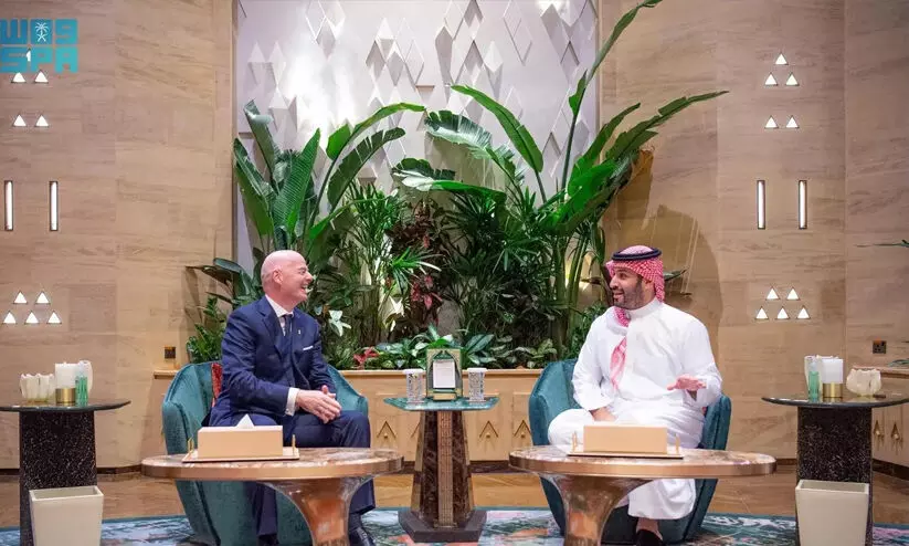 സൗദി കിരീടാവകാശി ഫിഫ പ്രസിഡൻ്റുമായി കൂടിക്കാഴ്ച നടത്തി സൗദി കിരീടാവകാശി ഫിഫ പ്രസിഡൻ്റുമായി കൂടിക്കാഴ്ച നടത്തി