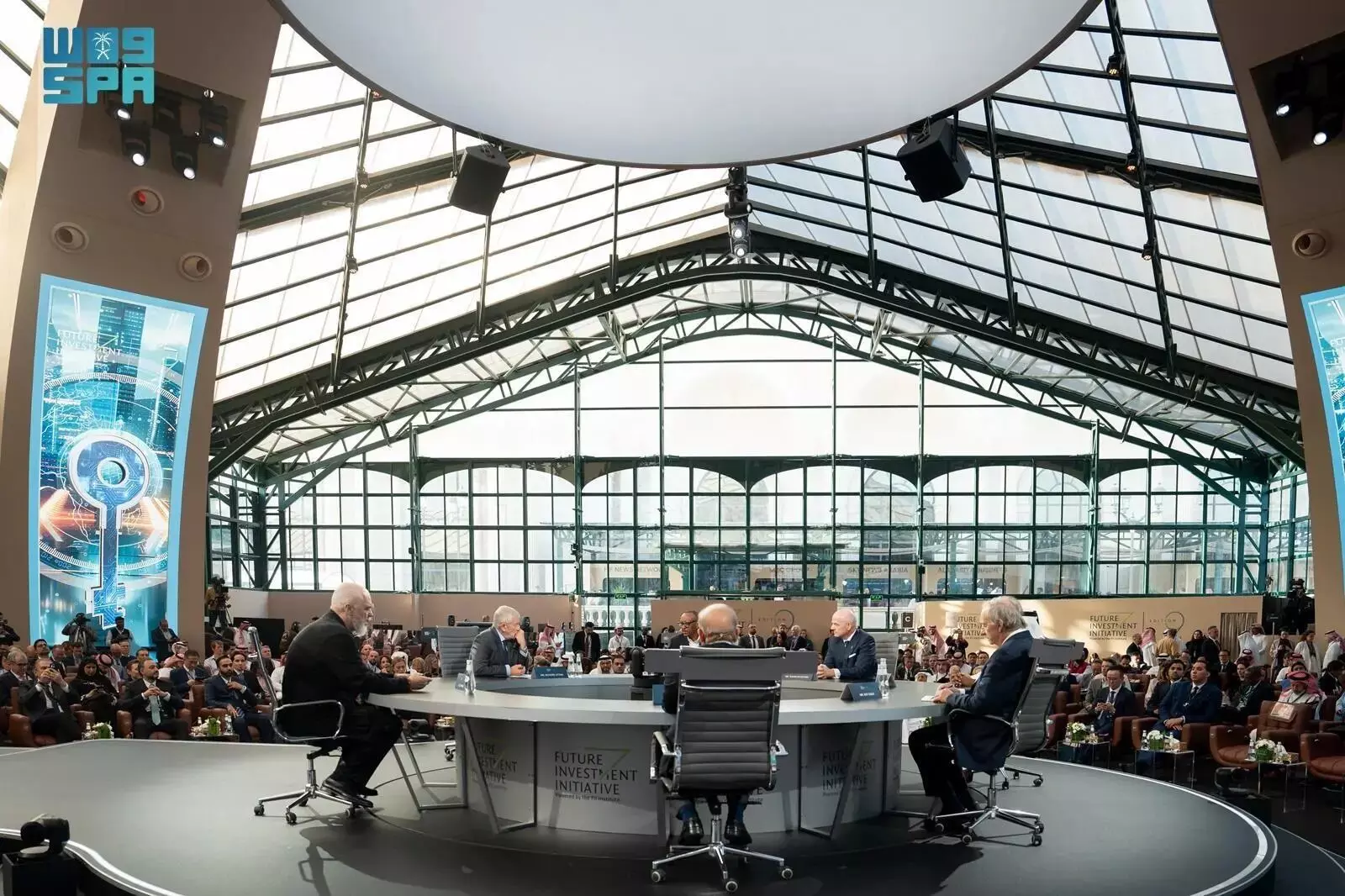 മാനവരാശി ശരിയായ ദിശയിലാണോ? എഫ്.ഐ.ഐയിൽ ലോക നേതാക്കളുടെ ചർച്ച മാനവരാശി ശരിയായ ദിശയിലാണോ? എഫ്.ഐ.ഐയിൽ ലോക നേതാക്കളുടെ ചർച്ച