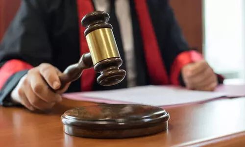 ക്ര​ഡി​റ്റ്​ കാ​ർ​ഡി​ന്മേ​ൽ ഈ​ടാ​ക്കി​യ അ​മി​ത​​ പ​ലി​ശ തി​രി​കെ ന​ൽ​ക​ണ​മെ​ന്ന്​ വി​ധി