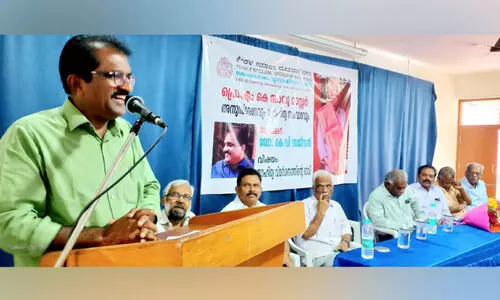 കേ​ര​ളീ​യ ആ​ധു​നി​ക​ത​യു​ടെ സ​ർ​ഗ​സ്ഥാ​ന​മാ​യി​രു​ന്നു പ്ര​ഫ. എം.​കെ. സാ​നു - കെ.​വി. സ​ജീ​വ​ൻ