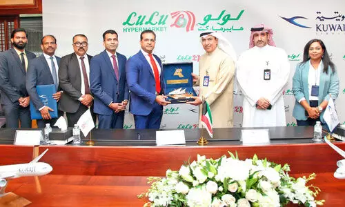 ഉപഭോക്താക്കൾക്കും യാത്രക്കാർക്കും ഗുണപരം; ലുലു ഹൈപ്പർമാർക്കറ്റും കുവൈത്ത് എയർവെസും ധാരണപത്രത്തിൽ ഒപ്പുവച്ചു ഉപഭോക്താക്കൾക്കും യാത്രക്കാർക്കും ഗുണപരം; ലുലു ഹൈപ്പർമാർക്കറ്റും കുവൈത്ത് എയർവെസും ധാരണപത്രത്തിൽ ഒപ്പുവച്ചു