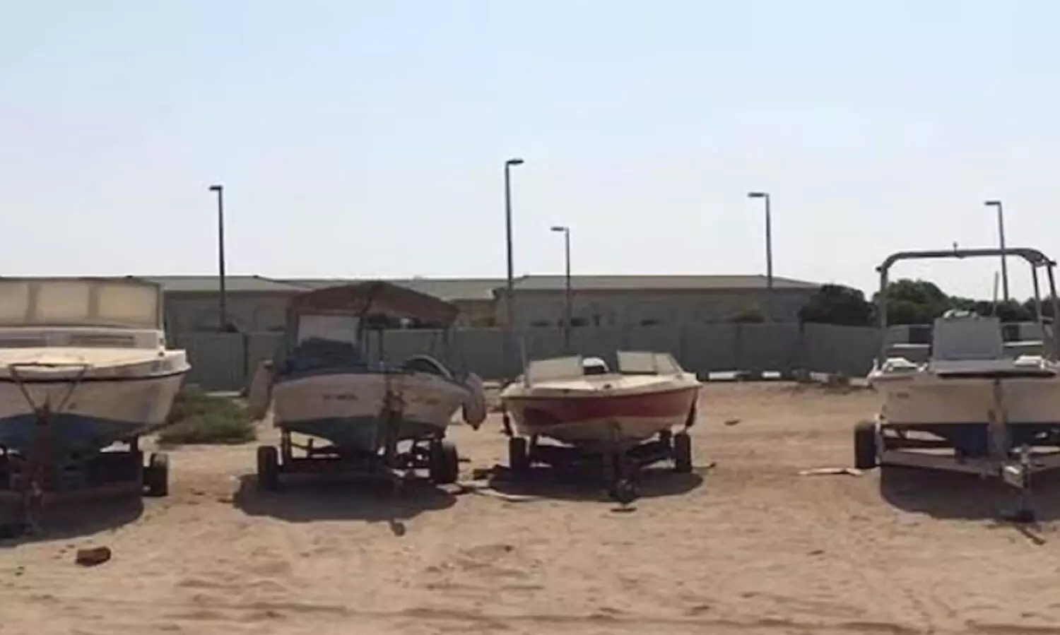 പൊ​തു​യി​ട​ങ്ങ​ളി​ൽ വാ​ഹ​ന​ങ്ങ​ൾ ഉ​പേ​ക്ഷി​ച്ചാ​ൽ ന​ട​പ​ടി