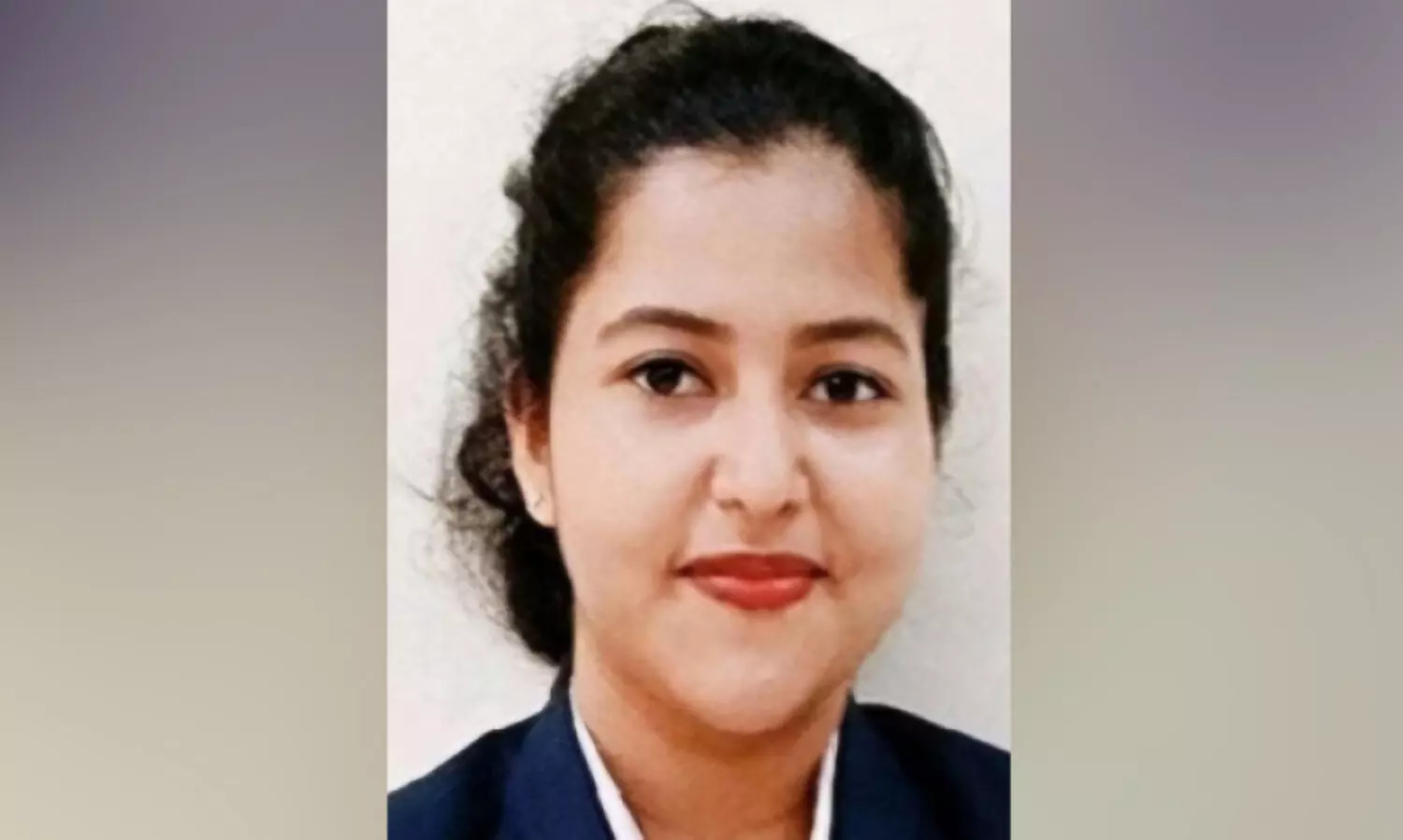 സ്കൂ​ട്ട​റി​ൽ കാ​റി​ടി​ച്ച് യു​വ​തി മ​രി​ച്ചു