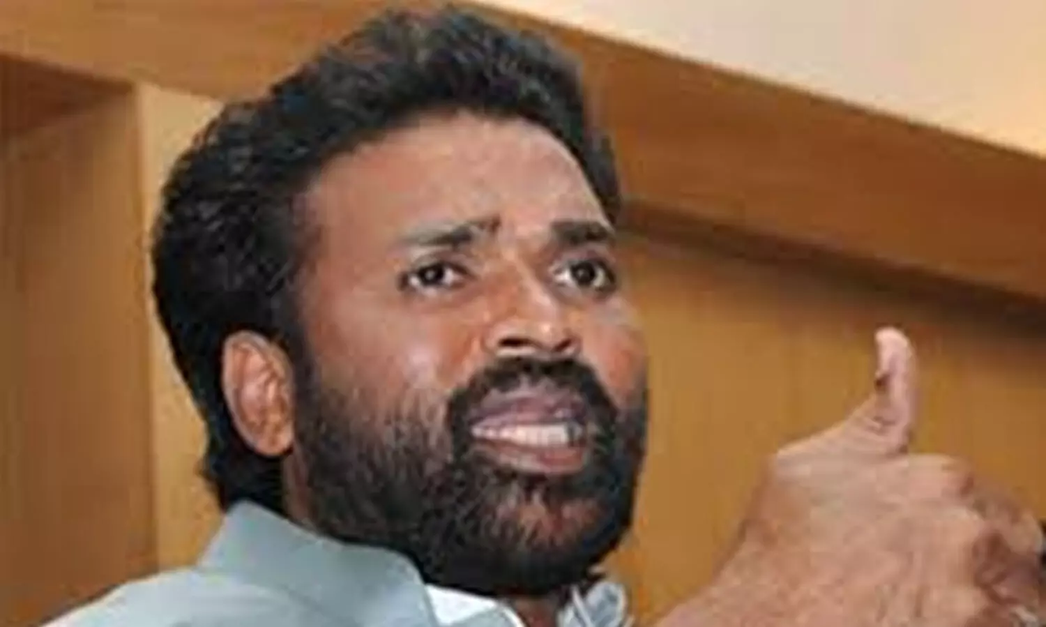 സി​ദ്ധ​രാ​മ​യ്യ 300 കോ​ടി പി​രി​ച്ചെന്ന്  ആരോപണവുമായി ബി. ശ്രീ​രാ​മ​ലു