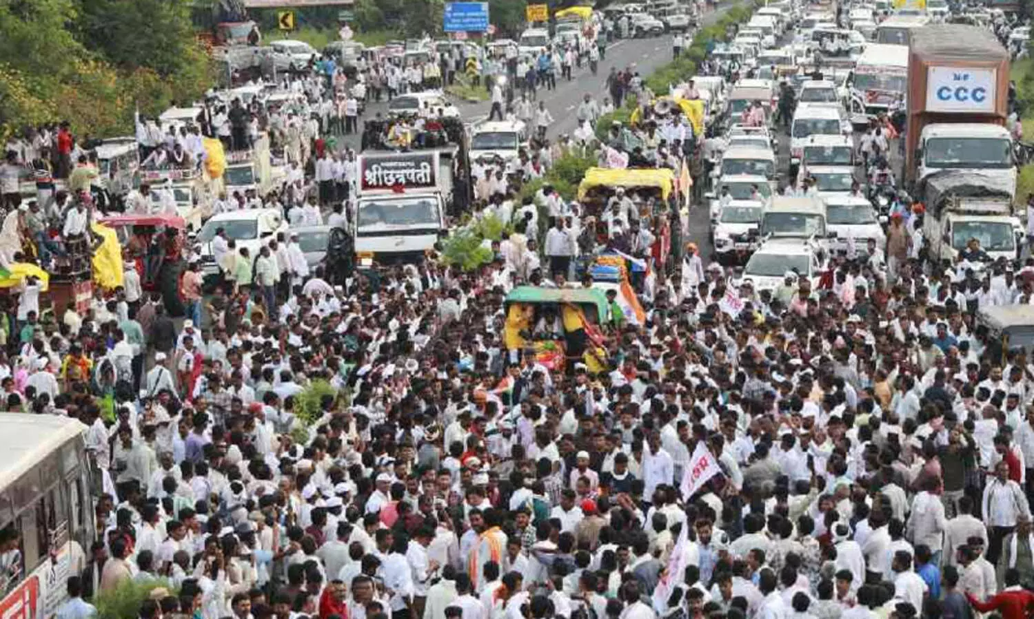 കാലം തെറ്റിയ മഴ, വിള നാശം, മറുപടി ലഭിക്കാത്ത ആവശ്യങ്ങൾ; മഹാരാഷ്ട്ര കർഷകർ തെരുവിലിറങ്ങിയതിന്റെ കാരണങ്ങൾ