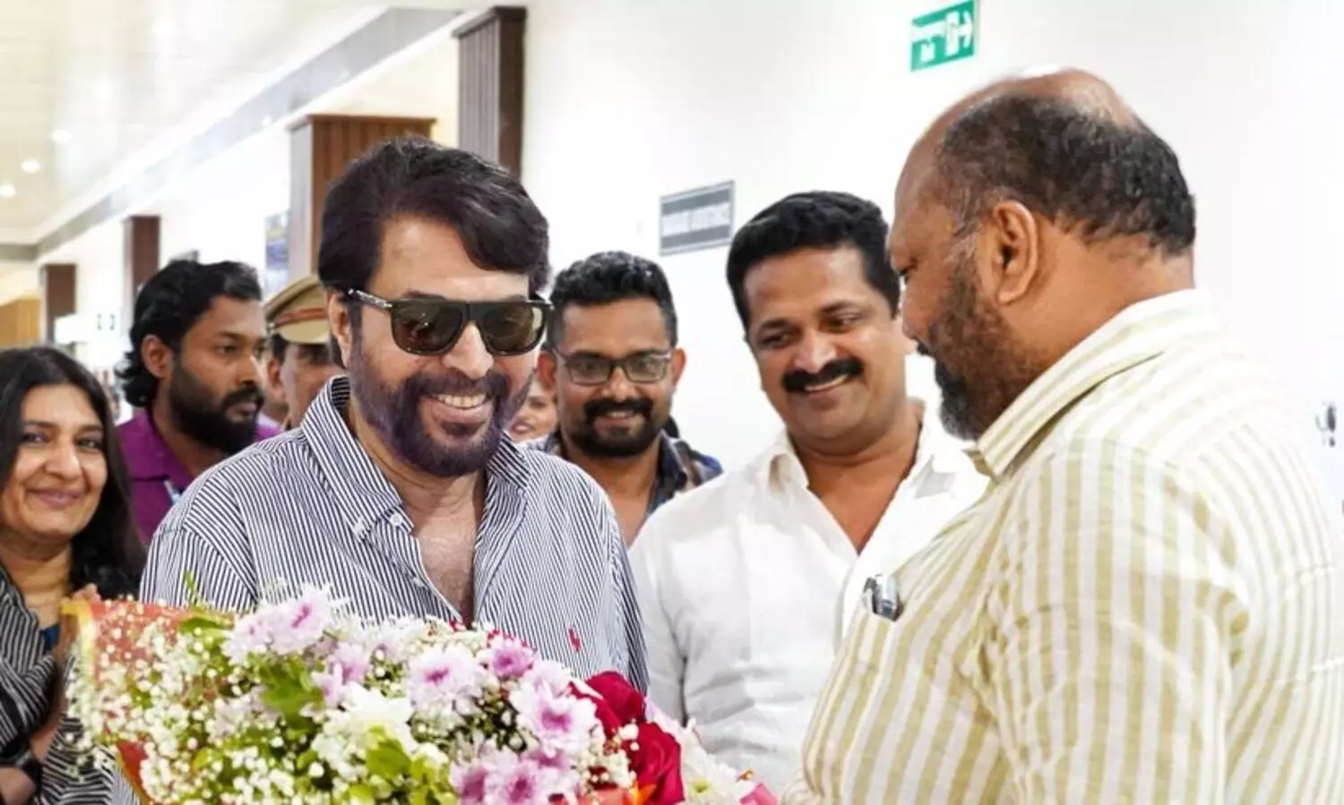 എട്ടുമാസത്തെ ഇടവേളക്ക് ശേഷം മമ്മൂട്ടി കൊച്ചിയിൽ; മഹാനടന് തളിപ്പറമ്പ് രാജരാജേശ്വര ക്ഷേത്രത്തിൽ പൊന്നിൻകുടം വഴിപാട് നടത്തി ആരാധകൻ