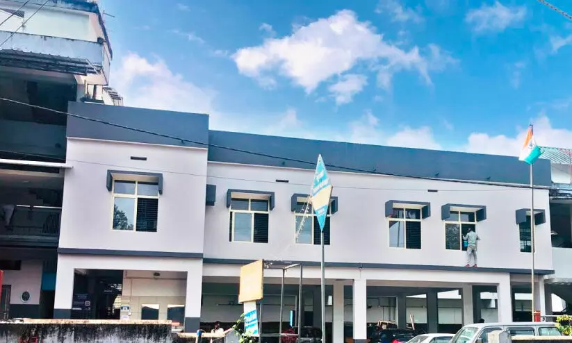 കൽപറ്റ നഗരസഭാ ഓഫിസിന് ഇനി പുതിയ മുഖം കൽപറ്റ നഗരസഭാ ഓഫിസിന് ഇനി പുതിയ മുഖം