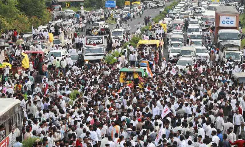 കാലം തെറ്റിയ മഴ, വിള നാശം, മറുപടി ലഭിക്കാത്ത ആവശ്യങ്ങൾ; മഹാരാഷ്ട്ര കർഷകർ തെരുവിലിറങ്ങിയതിന്റെ കാരണങ്ങൾ കാലം തെറ്റിയ മഴ, വിള നാശം, മറുപടി ലഭിക്കാത്ത ആവശ്യങ്ങൾ; മഹാരാഷ്ട്ര കർഷകർ തെരുവിലിറങ്ങിയതിന്റെ കാരണങ്ങൾ