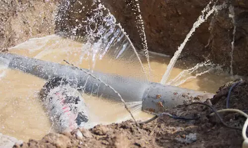 പൈപ്പ് ലൈനിൽ ചോർച്ച; ജലവിതരണം മുടങ്ങി