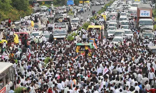 കാലം തെറ്റിയ മഴ, വിള നാശം, മറുപടി ലഭിക്കാത്ത ആവശ്യങ്ങൾ; മഹാരാഷ്ട്ര കർഷകർ തെരുവിലിറങ്ങിയതിന്റെ കാരണങ്ങൾ കാലം തെറ്റിയ മഴ, വിള നാശം, മറുപടി ലഭിക്കാത്ത ആവശ്യങ്ങൾ; മഹാരാഷ്ട്ര കർഷകർ തെരുവിലിറങ്ങിയതിന്റെ കാരണങ്ങൾ