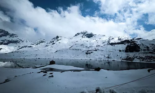 വരൂ, ശുദ്ധവായുവും പ്രകൃതിസൗന്ദര്യവും ഒന്നിക്കുന്ന ഈ ഹിൽസ്റ്റേഷനുകളിലേക്ക് യാത്ര പോകാം...