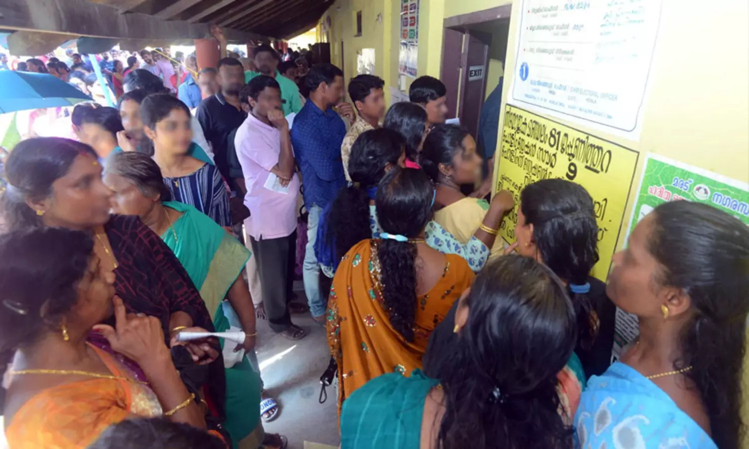 വോട്ട്​ ചെയ്യാൻ വരിനിൽക്കുന്നവർക്ക്​ ഇരിപ്പിടം ഒരുക്കണമെന്ന്​ ഹൈകോടതി