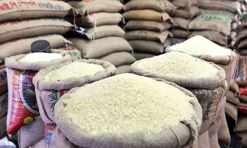 കരിഞ്ചന്തയിൽ വിൽക്കാൻ സൂക്ഷിച്ച റേഷനരിയും ഗോതമ്പും പിടികൂടി