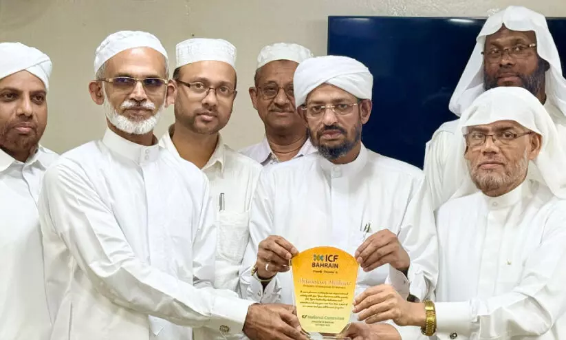 മൂന്ന് പതിറ്റാണ്ടിന്റെ പ്രവാസത്തിന് വിരാമം: സലാം ഉസ്താദ് നാട്ടിലേക്ക് മടങ്ങുന്നു മൂന്ന് പതിറ്റാണ്ടിന്റെ പ്രവാസത്തിന് വിരാമം: സലാം ഉസ്താദ് നാട്ടിലേക്ക് മടങ്ങുന്നു