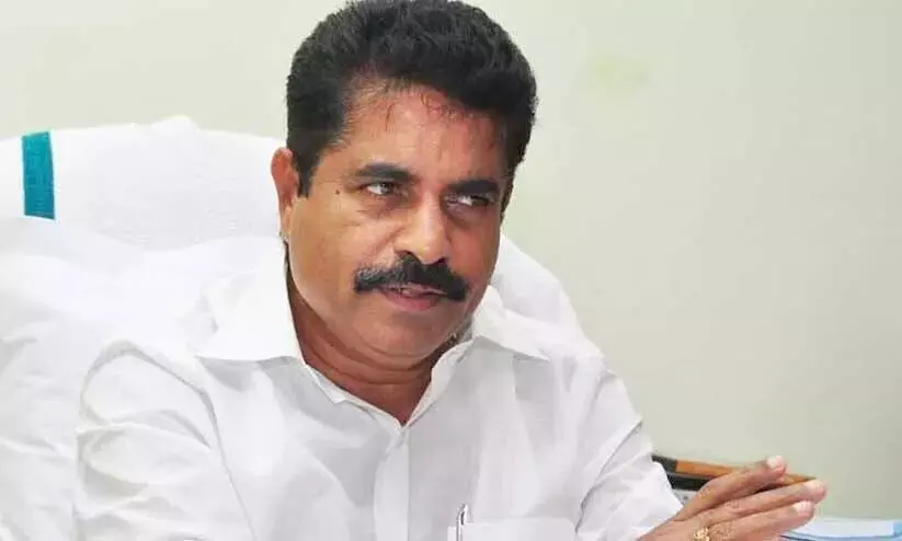 അടൂര് പ്രകാശിനെ കുറ്റവിമുക്തനാക്കിയത് ഹൈകോടതി ശരിവെച്ചു അടൂര് പ്രകാശിനെ കുറ്റവിമുക്തനാക്കിയത് ഹൈകോടതി ശരിവെച്ചു