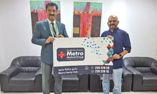 അ​ൽ ഫൈ​സ​ൽ എ​ജു​ക്കേ​ഷ​നൽ സ്കൂ​ൾ ജീ​വ​ന​ക്കാ​ർ​ക്ക് മെ​ട്രോ ‘ഫാ​മി​ലി ക്ല​ബ് പ്രി​വി​ലേ​ജ് കാ​ർ​ഡ്’