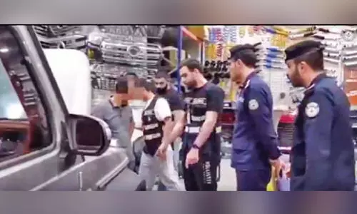 വാ​ഹ​ന ഗാ​രേ​ജു​ക​ളി​ൽ ക​ർ​ശ​ന പ​രി​ശോ​ധ​ന