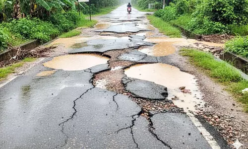 ആലപ്പുഴയിലെ റോഡുകൾ തകർന്നു;  കരാറുകാർക്കെതിരെ കൗൺസിലിൽ വിമർശനം
