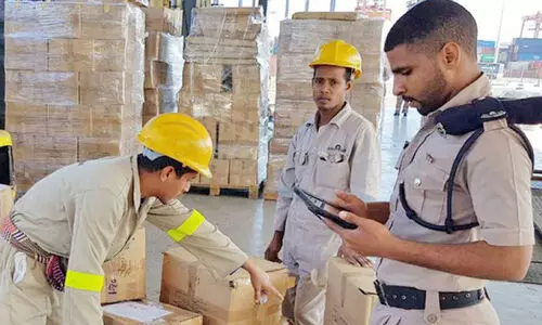 ഒ​മാ​നി​ലേ​ക്കും തി​രി​ച്ചു​മു​ള്ള യാ​ത്ര​ക്കാ​ർ​ക്ക് മാ​ർ​ഗ​നി​ർ​ദേ​ശ​വു​മാ​യി ക​സ്റ്റം​സ്