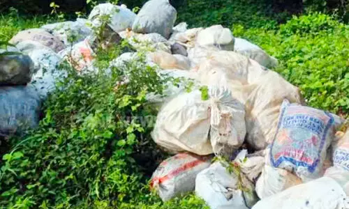 ആശുപത്രി മാലിന്യം തള്ളി; നാട്ടുകാർ തിരിച്ചെടുപ്പിച്ചു