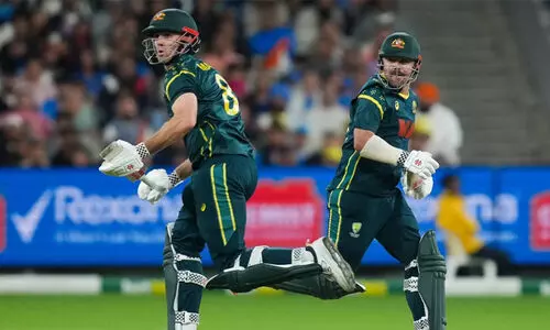 നിസ്സാരം: 13.2 ഓവറിൽ കളി തീർത്ത് ഓസീസ്; പരമ്പരയിൽ ഇന്ത്യ പിറകിൽ