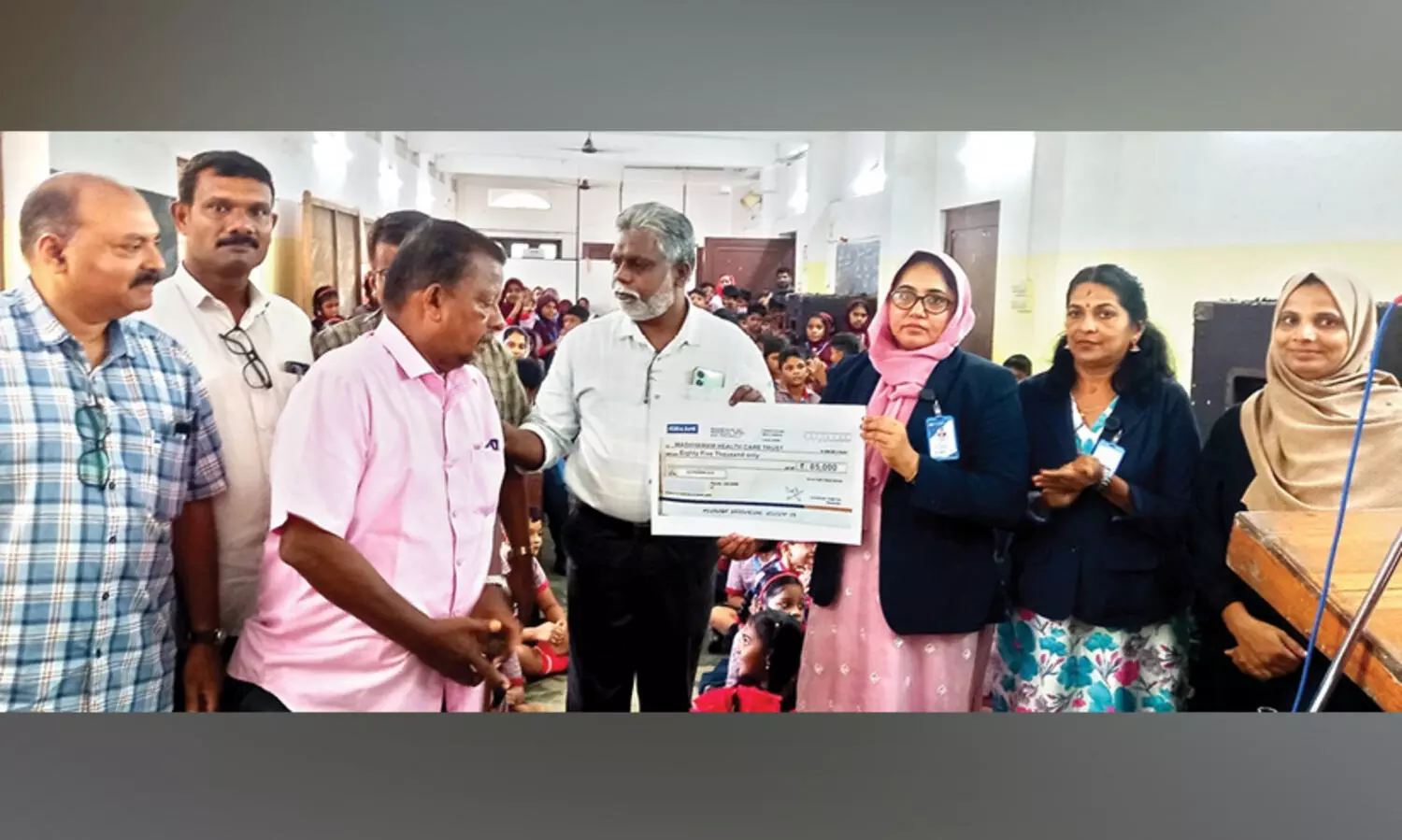 മാധ്യമം ഹെൽത്ത് കെയറിലേക്ക് അൽഫജർ പബ്ലിക് സ്കൂളിന്റെ കൈത്താങ്ങ്