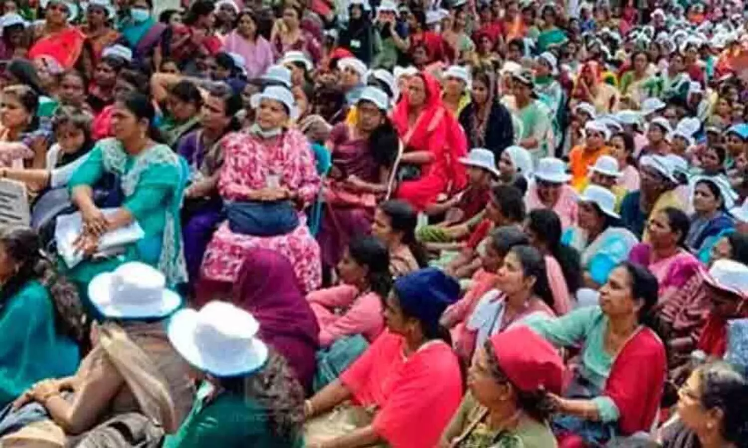 ആശമാരുടെ 266 ദിവസം നീണ്ട രാപ്പകൽ സമരം അവസാനിച്ചു