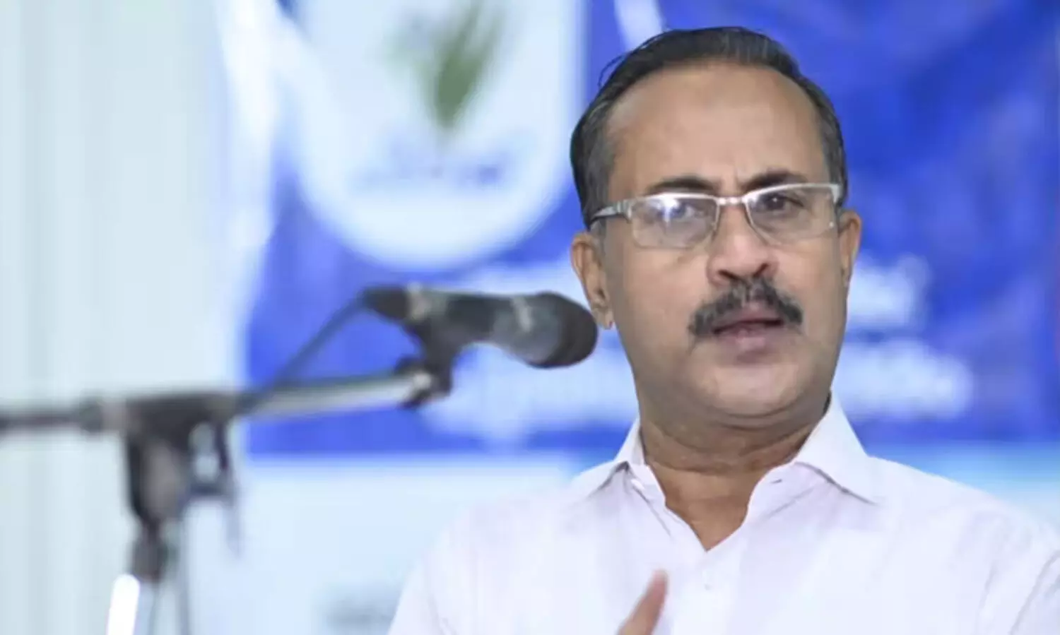 ‘ആണും പെണ്ണും കെട്ടവൻ,’  പിണറായിക്കെതിരെ വിവാദ പരാമർശവുമായി ലീഗ്  നേതാവ് പി.എം.എ സലാം
