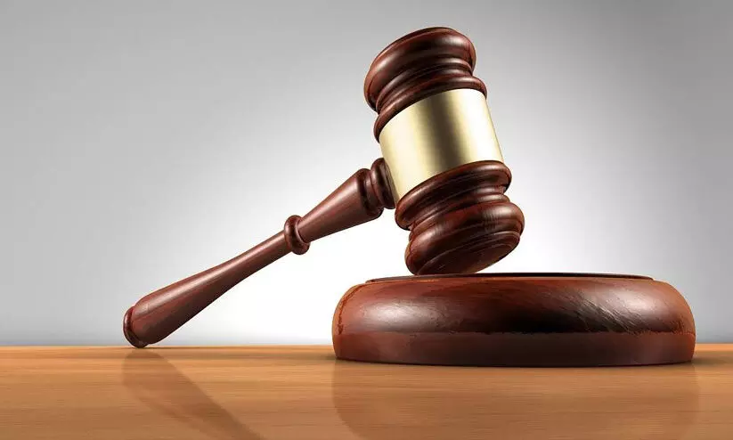 പുത്തൻവേലിക്കരയിലെ വീട്ടമ്മയുടെ വധം; വധശിക്ഷ റദ്ദാക്കി പ്രതിയെ  ഹൈകോടതി വെറുതെവിട്ടു പുത്തൻവേലിക്കരയിലെ വീട്ടമ്മയുടെ വധം; വധശിക്ഷ റദ്ദാക്കി പ്രതിയെ  ഹൈകോടതി വെറുതെവിട്ടു